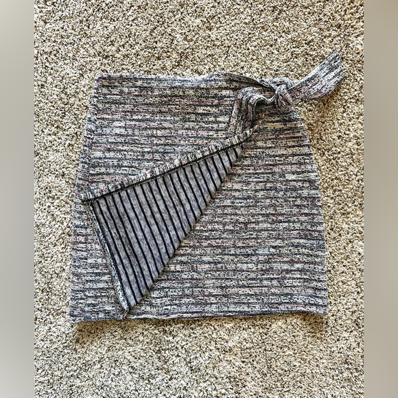 NWT LOFT Faux Wrap Tie Waist Mini Skirt, Small - Picture 4 of 5